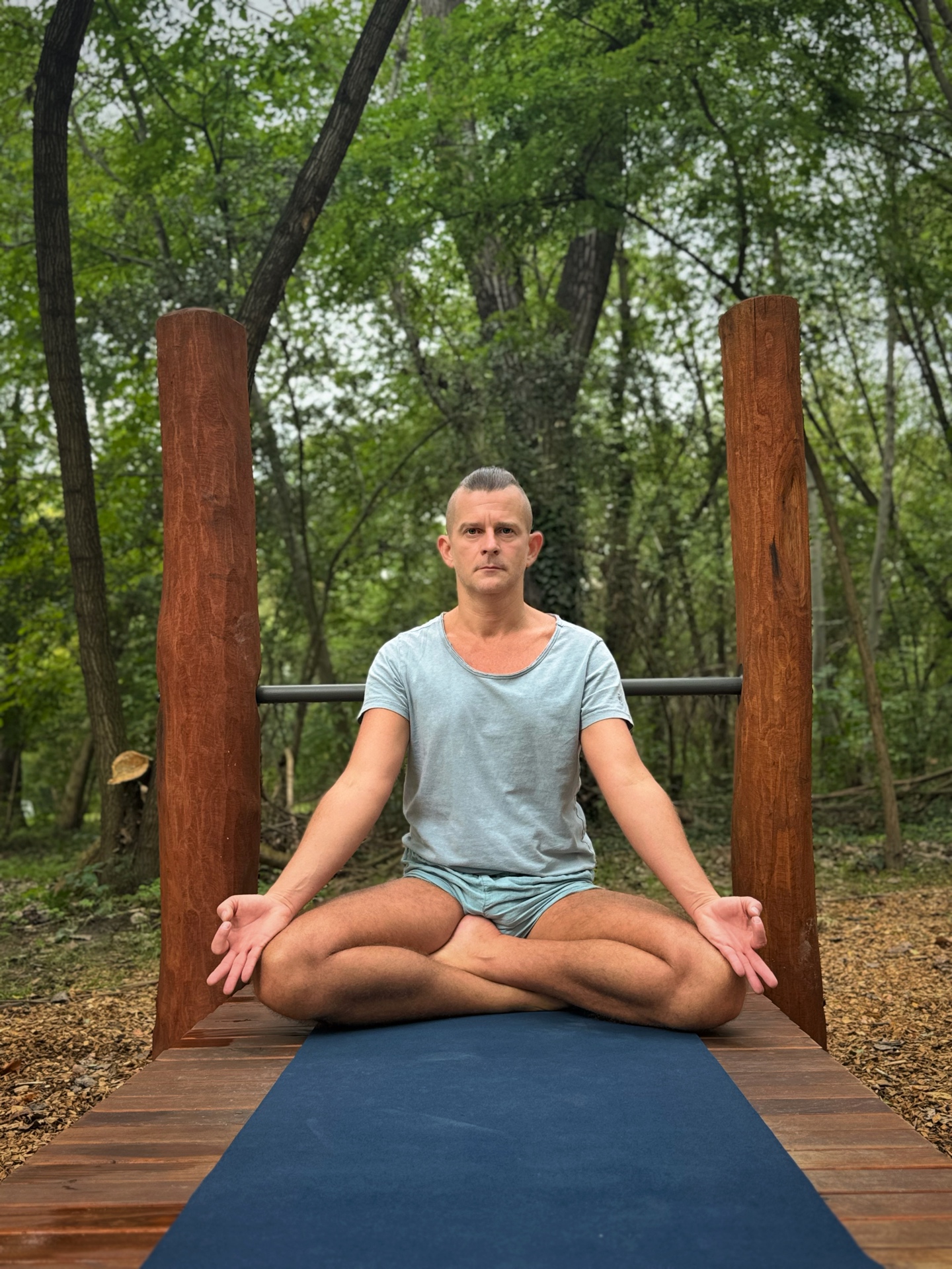 Kuba Januszek, instruktor jogi w szkole Just Joga w Krakowie